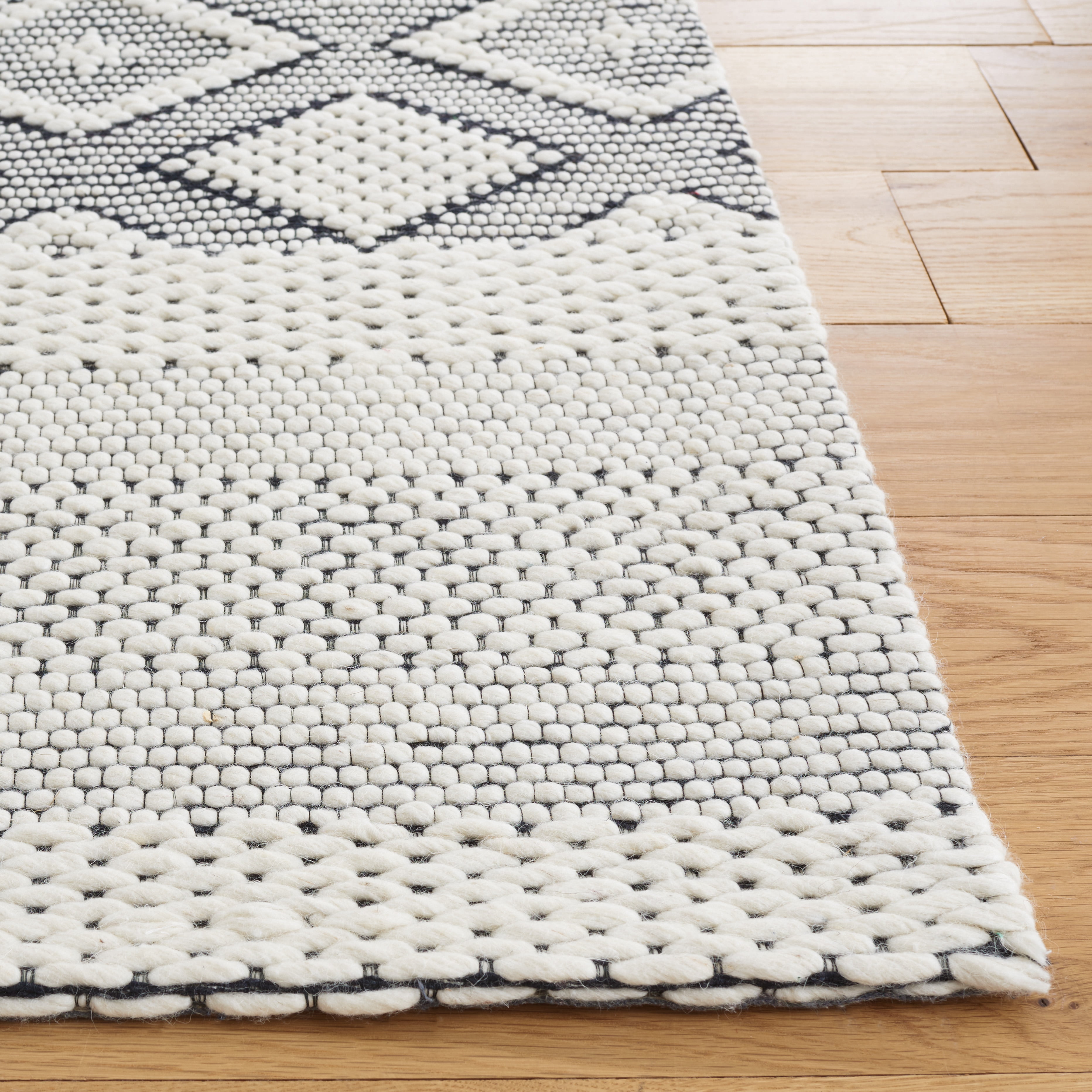 SAFAVIEH Vermont Weldon Trellis Area Rug, Ivory/Black, 5' x 8'