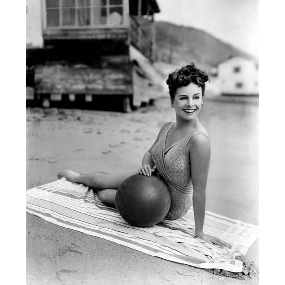 Paulette Goddard 1943 Photo Print (16 x 20)