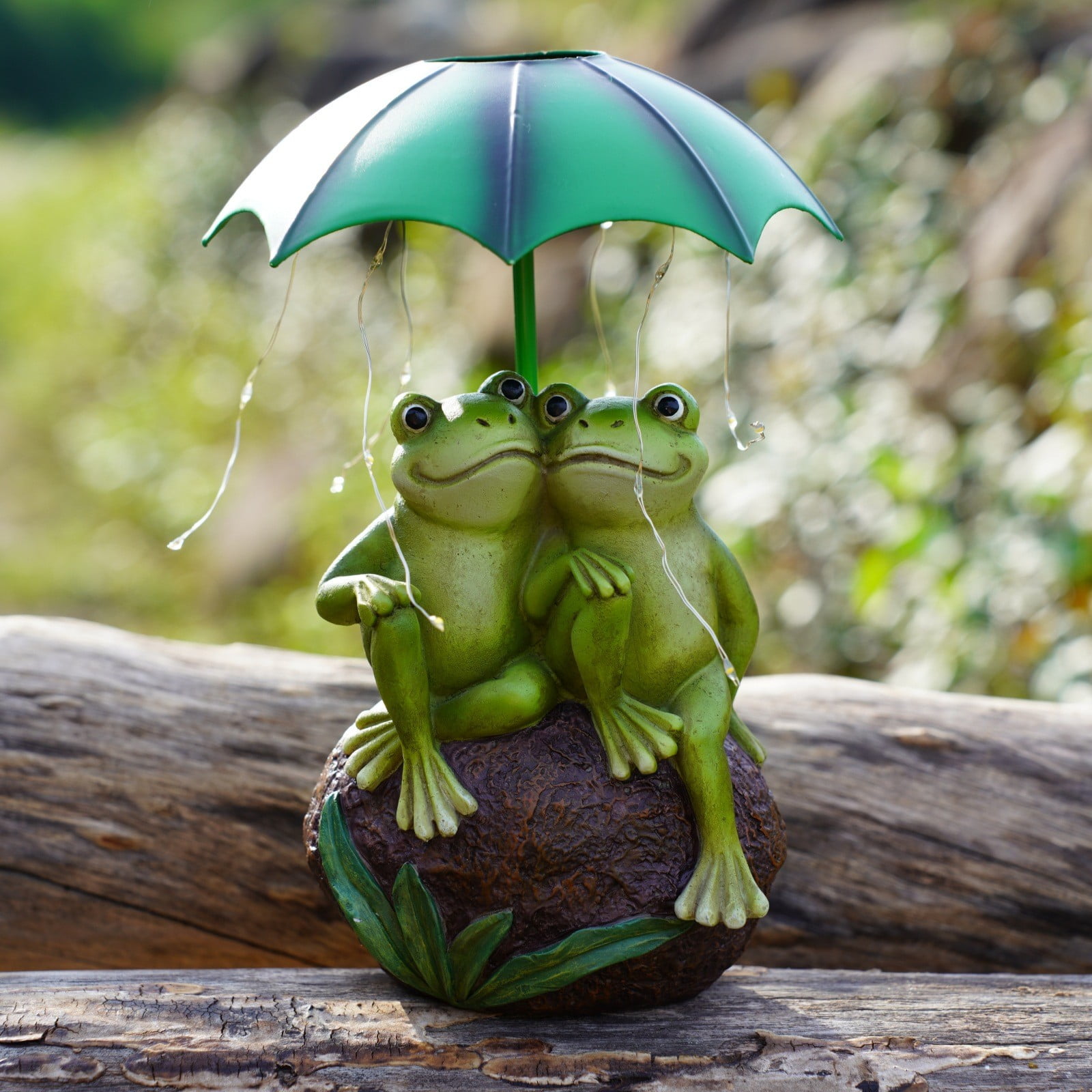 Matoen Garden Decor Statue, Solar Frog with LED Lights - Outdoor Figurine for Lawn Decoration, Gifts for Mom, Handcrafted Resin Sculpture -Garden Lovers/Mothers Day/Christmas Day Gift