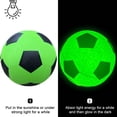 thumbnail image 4 of Balón de fútbol luminoso – Balón de fútbol LED con luz para jugar de noche en interiores o exteriores – Brillo activado por colisión – Fabricado en goma resistente para césped, hierba y hormigón –, 4 of 6