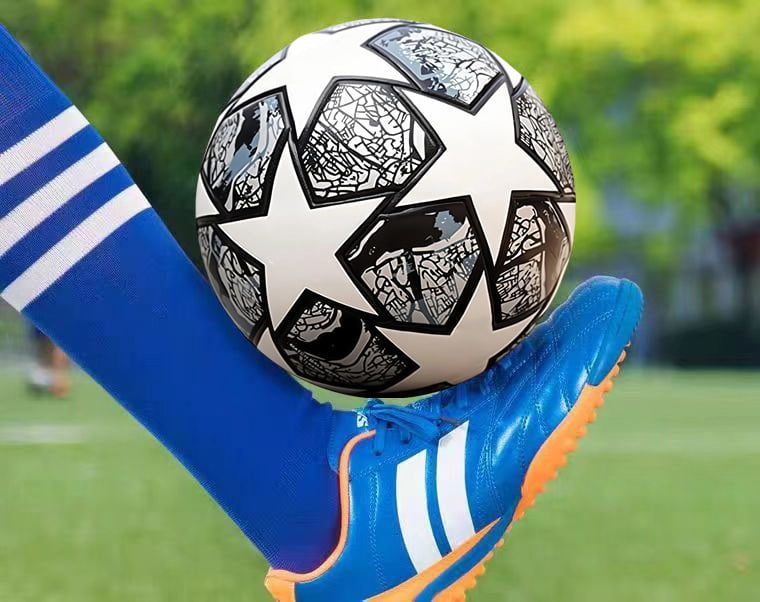Professional No. 5 football, made from heat-fused waterproof PU material, suitable for competition and training, complete with a pump, mesh bag and carry case