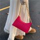 thumbnail image 3 of Bolso de mano femenino de un solo hombro con pliegues de moda de invierno 2025, nuevo estilo retro con sangría occidental, estilo occidental simple y popular., 3 of 5