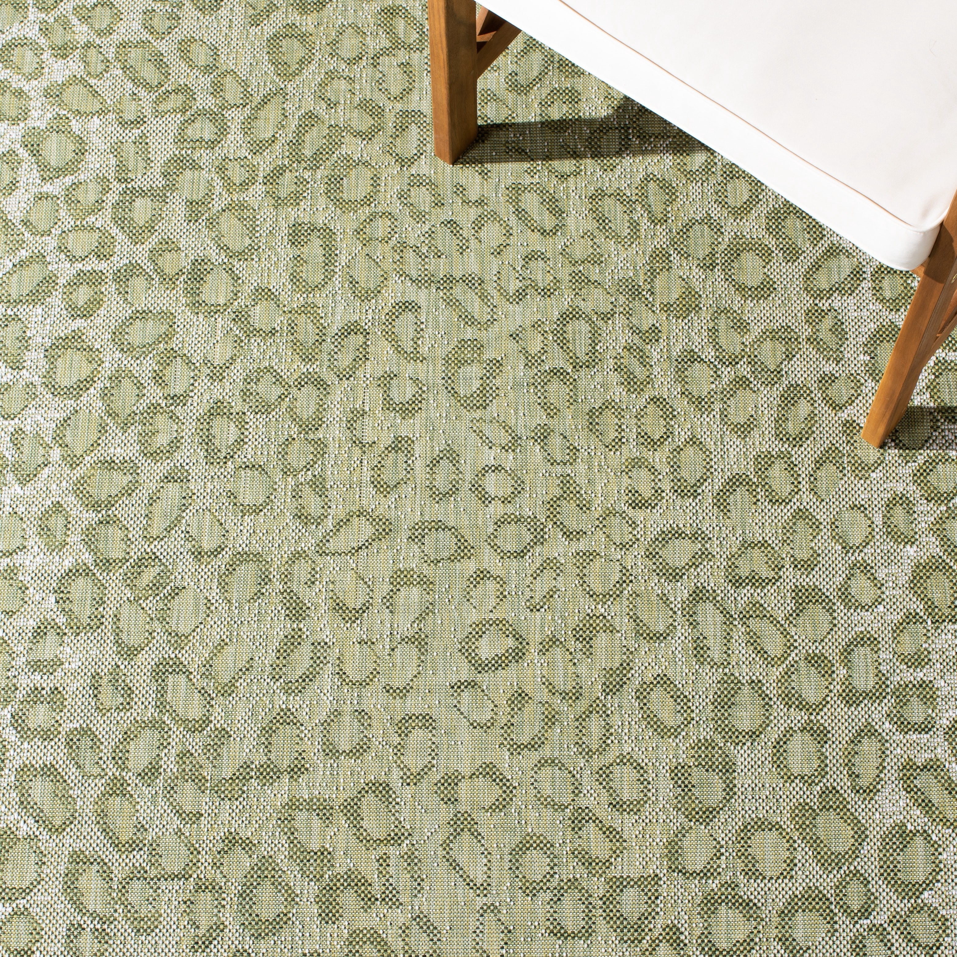 Safavieh Courtyard Candace Spotted Indoor/Outdoor Area Rug, Light Green/Ivory, 9' x 12'