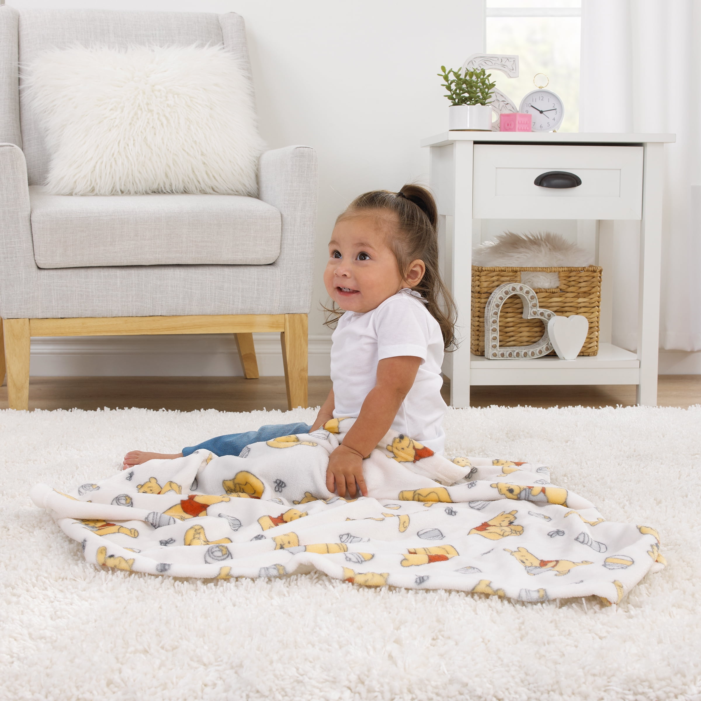Disney Winnie The Pooh Plush Baby Blanket, Ivory, Infant Girl or Boy, Unisex
