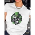 thumbnail image 1 of Camiseta informal de cuello redondo para mujer, diseño de duende y tréboles, ideal para el Día de San Patricio., 1 of 6