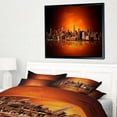 thumbnail image 5 of Design Art Panorama De New York City En Lumière Rouge  Sur Toile Encadrée, 5 of 5