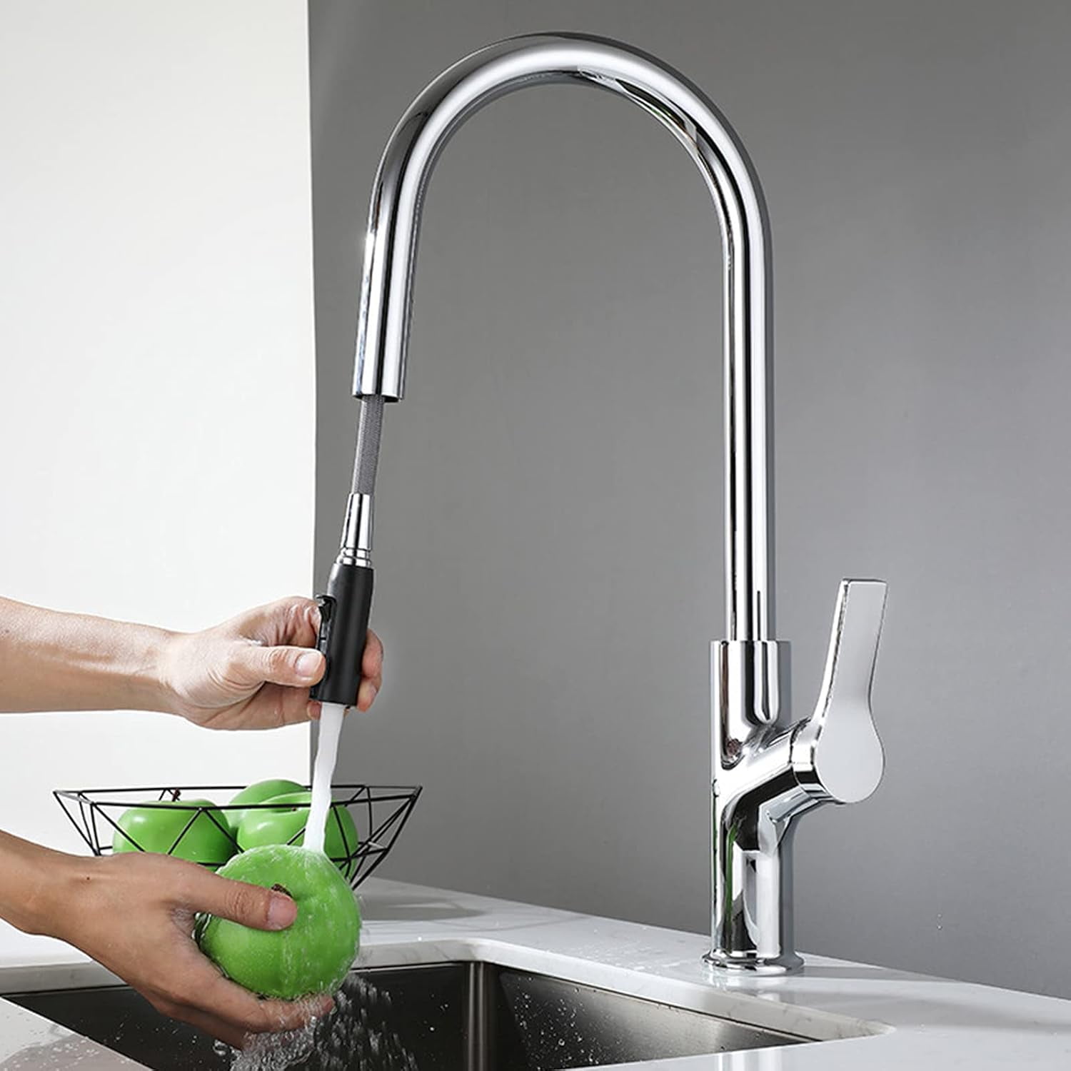 Kitchen Faucets with Pull Down Sprayer, High Arc 360° Swivel Kitchen Sink Brass Chrome Single Handle Kitchen Hot and Cold Water Mixer Tap, Dual Mode Water