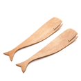 thumbnail image 2 of Utensilios para ensalada Ironwood Gourmet de madera de acacia con forma de ballena, 32 cm, 2 of 6