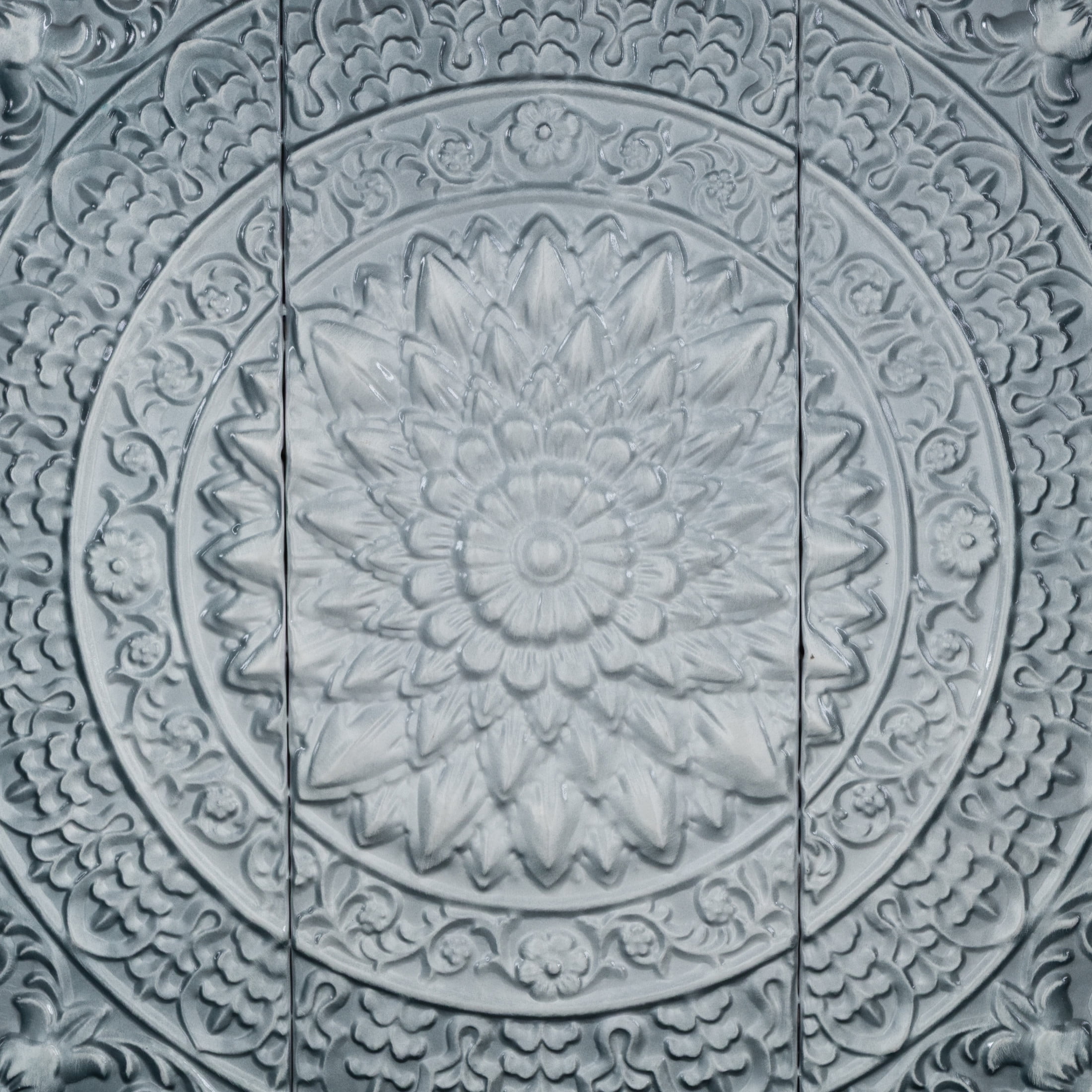 DecMode Metal Farmhouse Carved / Scrollwork Detailed Floral Wall Decor 33"W x 34"H, Washed Blue / Turqoise Finish with White Wooden Frame
