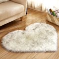 thumbnail image 1 of Alfombra de felpa en forma de corazón para sala de estar, estera de cabecera para dormitorio, estilo bonito para niña, novedad de 2021, 1 of 4