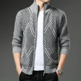 thumbnail image 4 of Cárdigan de punto con bolsillos para hombre, abrigos de manga larga, ropa popular coreana, suéter para hombre, corte holgado, ropa de calle original informal, 4 of 5