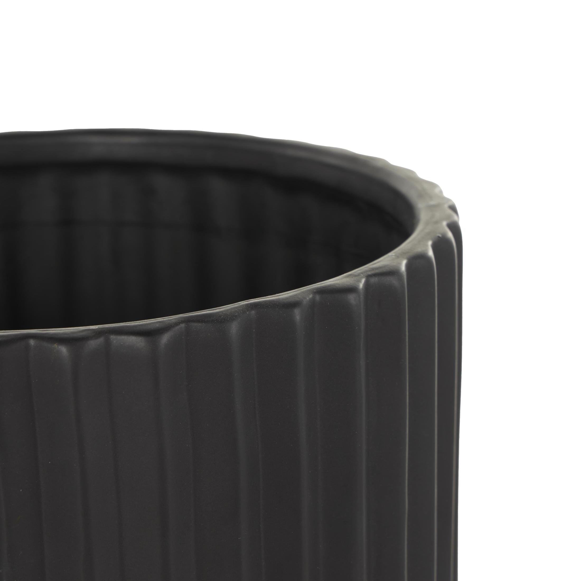 DecMode 8",7",5"H Ribbed Black Ceramic Planter with Attached Saucer (3 Count)
