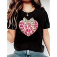 thumbnail image 1 of Camiseta informal de verano para mujer con estampado de amor y lazo. Ligera, 100 % algodón, cuello redondo en gris con diseño de corazón a cuadros en rosa y blanco. Camiseta cómoda | Lazo, camiseta de, 1 of 6