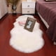 thumbnail image 4 of Alfombra de felpa suave de piel de oveja para dormitorio, alfombrilla de lana de imitación, alfombrilla de pelo largo para cabecera, cojín para sofá, alfombras blancas, alfombra de piel roja para sala, 4 of 4