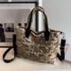 thumbnail image 3 of Bolso casual para mujer Bolso de mano suave Bolso de invierno ligero para mujer de color sólido, 3 of 9