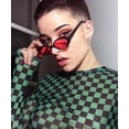 thumbnail image 2 of Gafas de Sol Laurinny Ovaladas con Lentes Rojas para Mujeres y Hombres, Montura Negra, 2 of 8