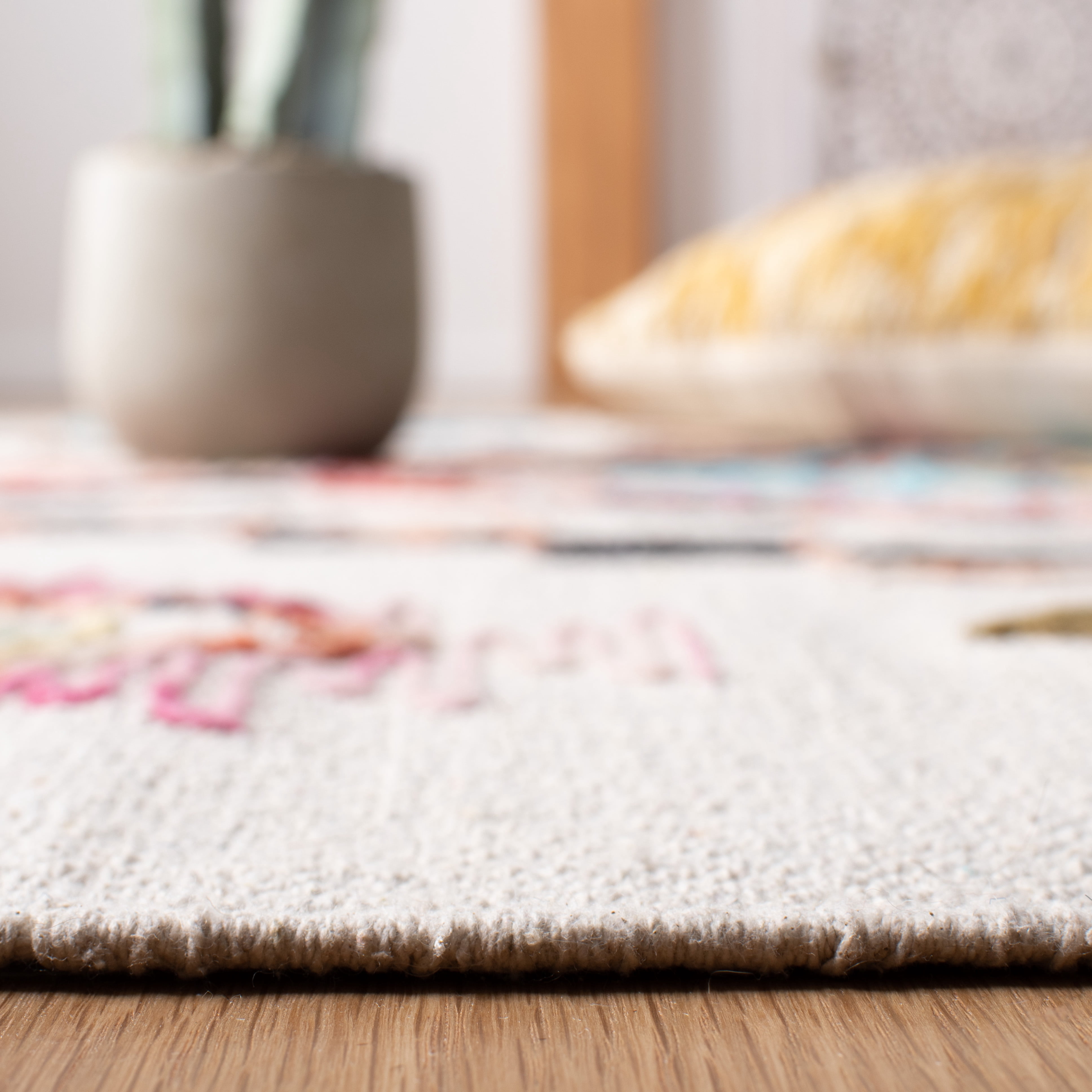 SAFAVIEH Kilim Rado Tribal Wool Area Rug, Ivory/Pink, 4' x 6'
