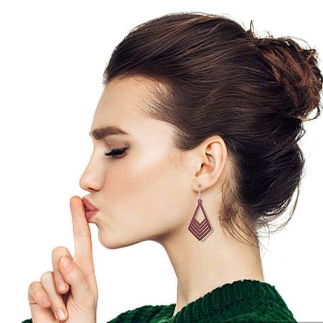 Xihbxyly Pendientes de Madera, Elegante Diseño Geométrico Hueco, Accesorio Ligero y Versátil, Forma Cuadrada Única, Prenda de Moda, para Uso Diario Informal, Disponible En 8 Colores.