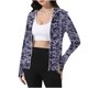 thumbnail image 4 of Chaquetas y prendas de vestir exteriores informales con capucha y manga larga de color degradado para mujer, con capucha y hebilla para el pulgar, ropa de protección solar, parte superior de poliéster, 4 of 7