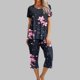 thumbnail image 2 of Conjuntos Cortos para Mujeres Impresión Floral de Verano Casual Manga Corta Cuello Redondo Y Pantalones Recortados Conjunto de Poliéster, Traje de Verano Casual, 2 of 7