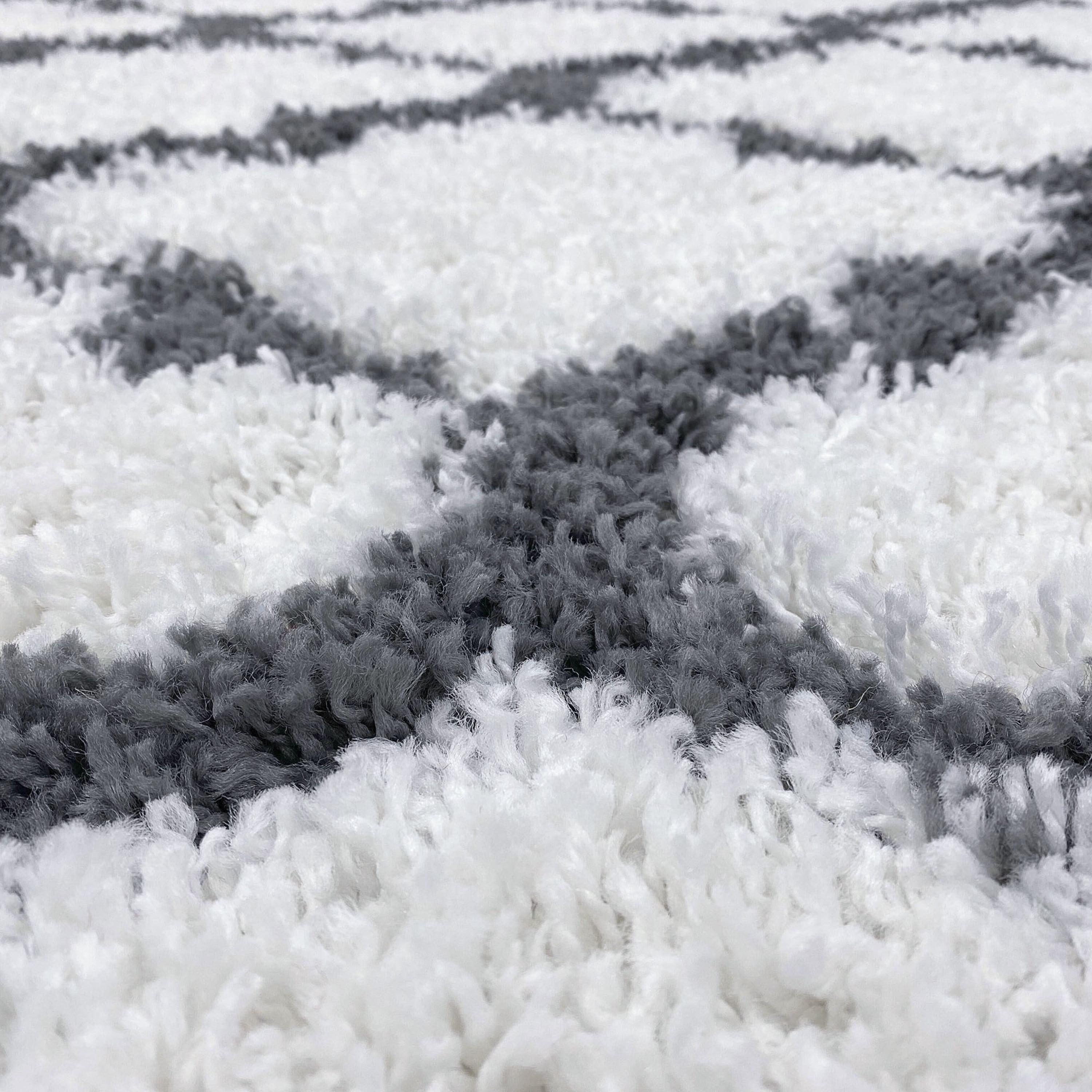 Jersey Shag Transitional Geometric White and Gray Polypropylene Indoor Area Rug, 2'x3' Rectangle