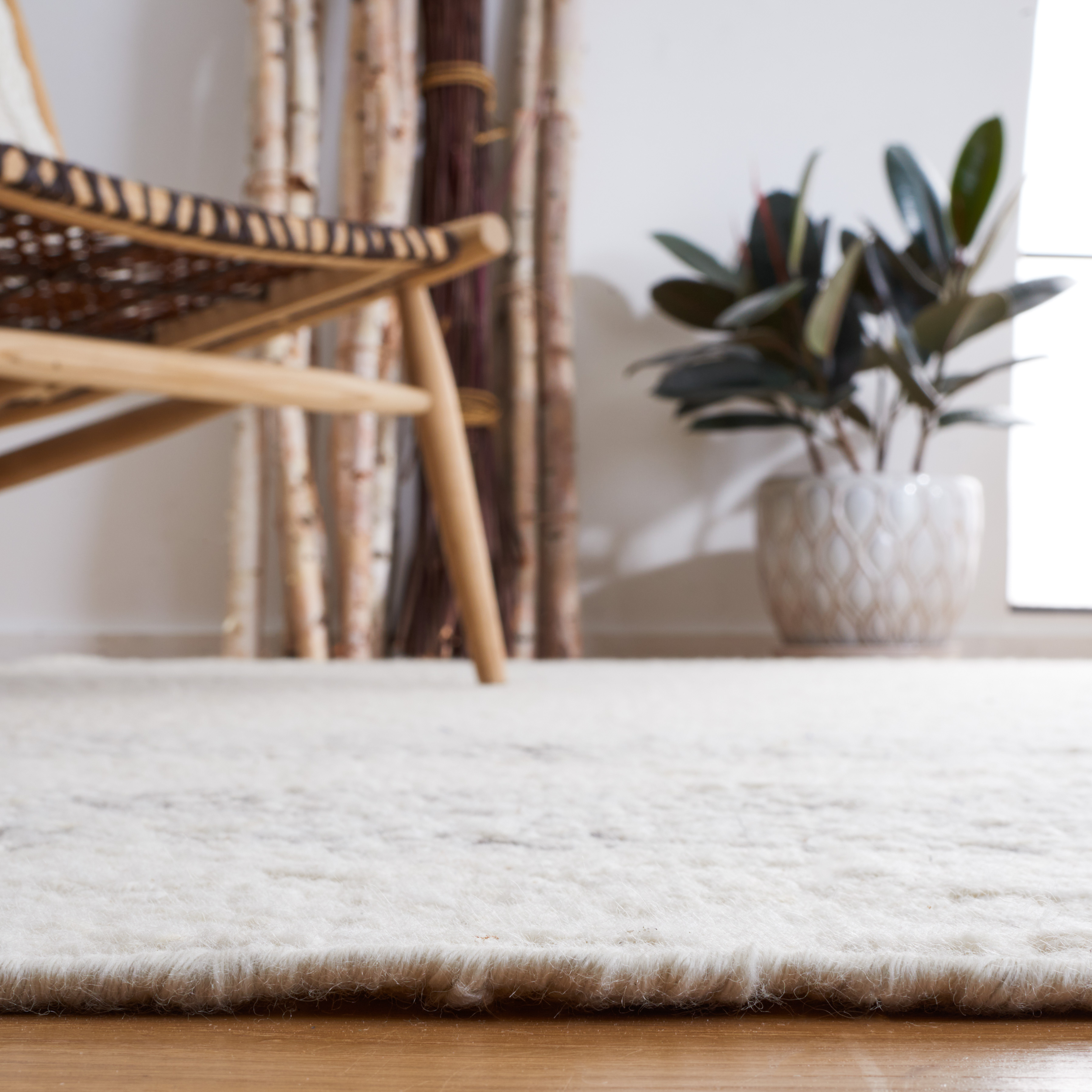 SAFAVIEH Natura Wilton Geometric Striped Runner Rug, Ivory/Black, 2'3" x 9'
