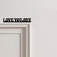 thumbnail image 4 of Letrero Decorativo de Esquina para Puerta con Texto "Love You Bye Over" - Adorno de Pared de Metal para Puerta Familiar, Regalo de San Valentín, Letrero para Un Hogar Cálido, 4 of 7
