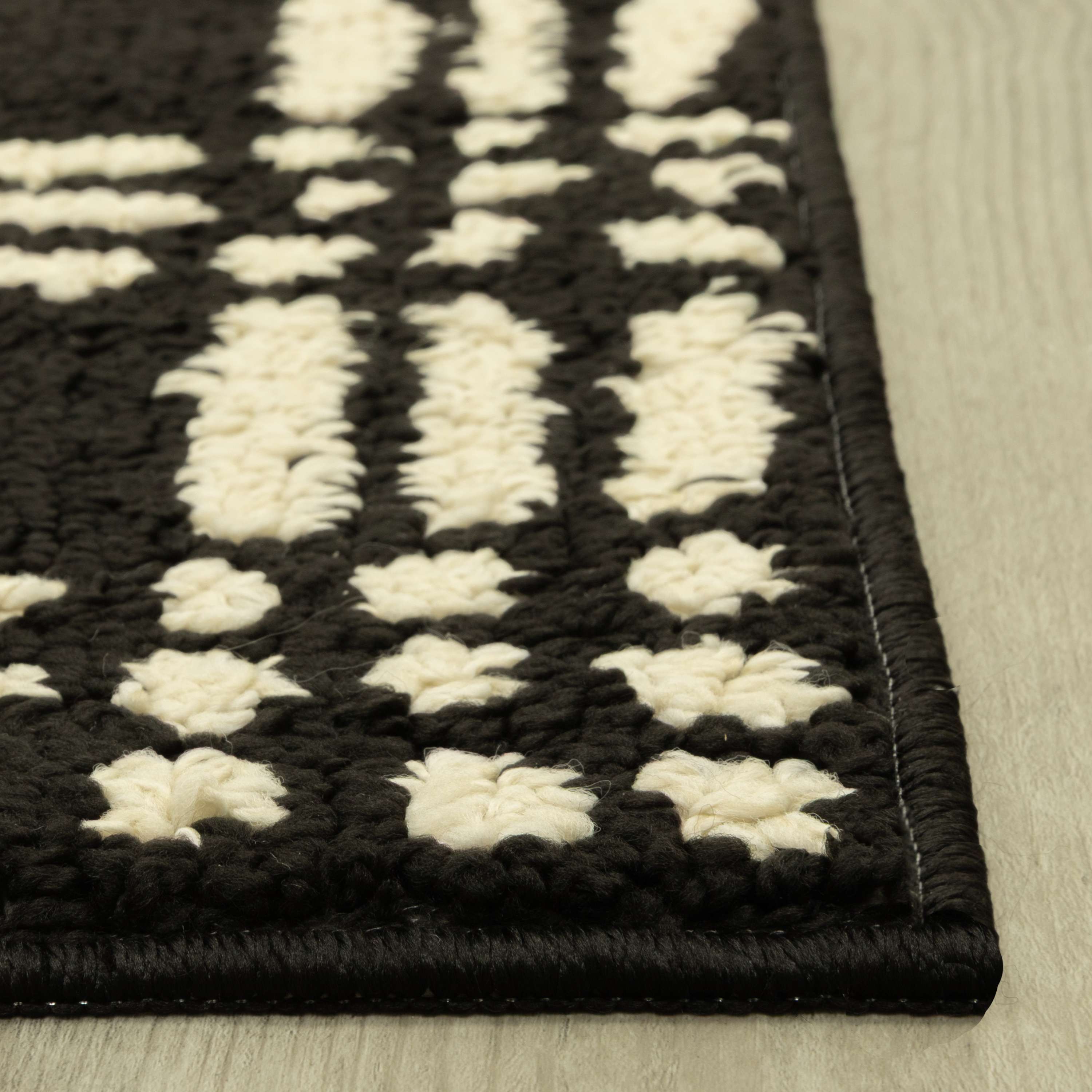 Mainstays Transitional Grid Plaid Black Indoor Runner Rug, 2' x 6'