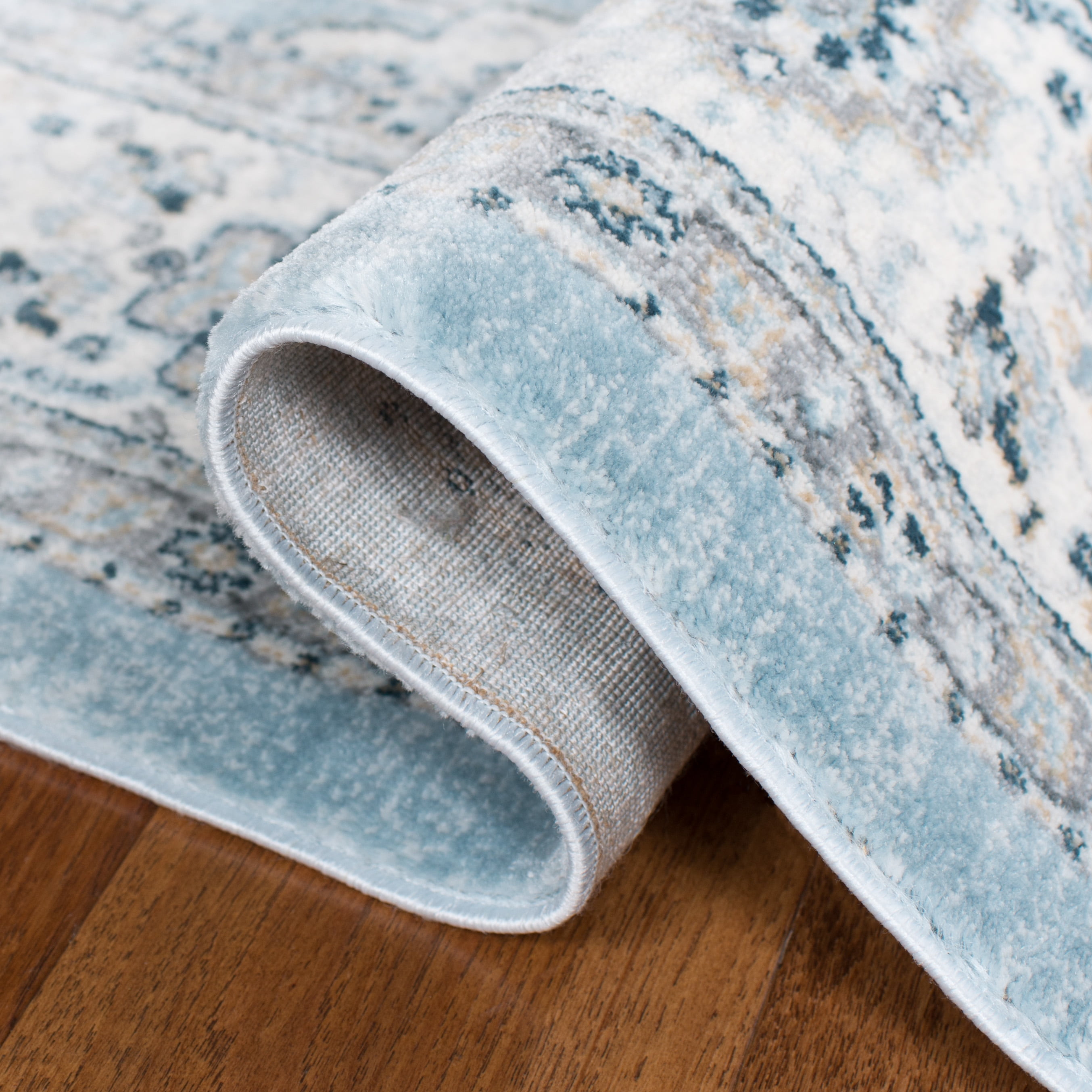 SAFAVIEH Isabella Zander Oriental Area Rug, Blue/Cream, 8' x 10'
