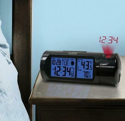 NAXA Electronics NRC-175 Digital Alarm Clock Tuning AM/FM Radio 