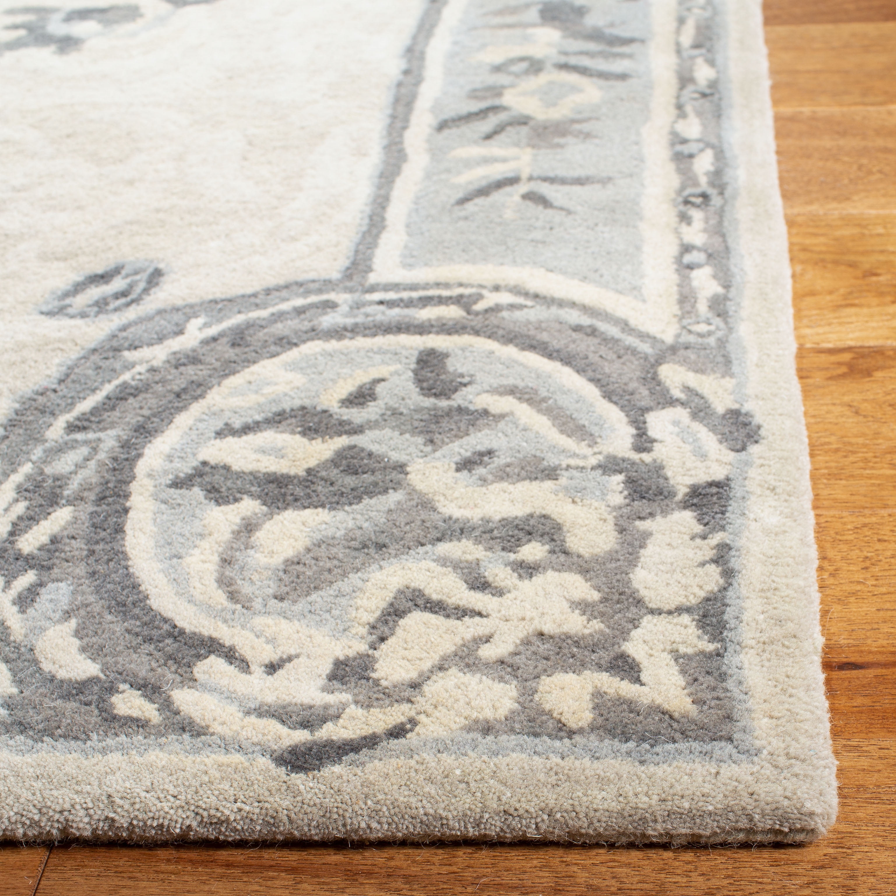 Safavieh Empire Bethanie Oriental Wool Area Rug, Beige/Light Gray, 5' x 8'