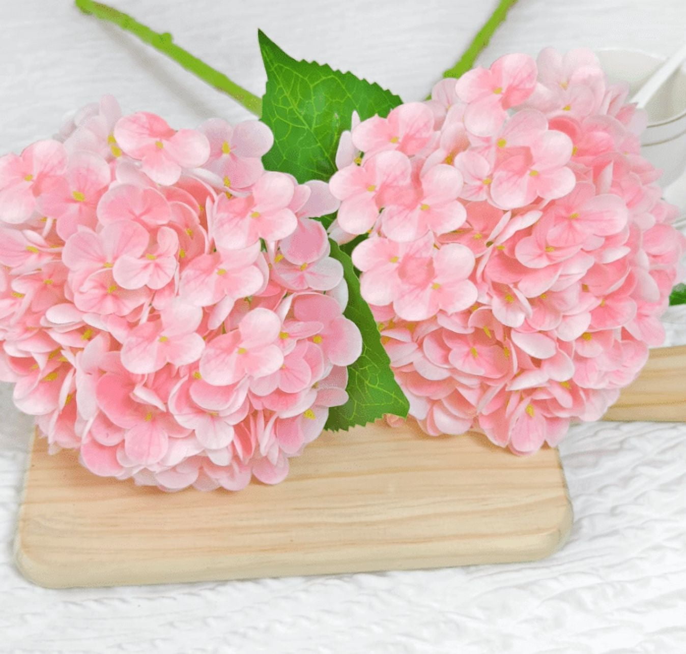RuWeoMaa Real Touch Blue Hydrangea Artificial Flowers with Stems, Fake Silk Flowers for Outdoors, 1 Pcs Artificial Flowers for Home Decor Wedding Bouquets Centerpieces Vase