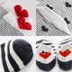 thumbnail image 3 of pares de calcetines tobilleros a rayas con bonito diseño de amor para mujer, 3 of 5