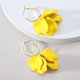 thumbnail image 2 of 1 par (amarillo) Pendientes colgantes de pétalos de rosa Pendientes largos de flores de rosas en niveles Bohemio Acrílico Declaración romántica Pendientes florales exagerados Día de San Valentín Sincero Electrónica, 2 of 5