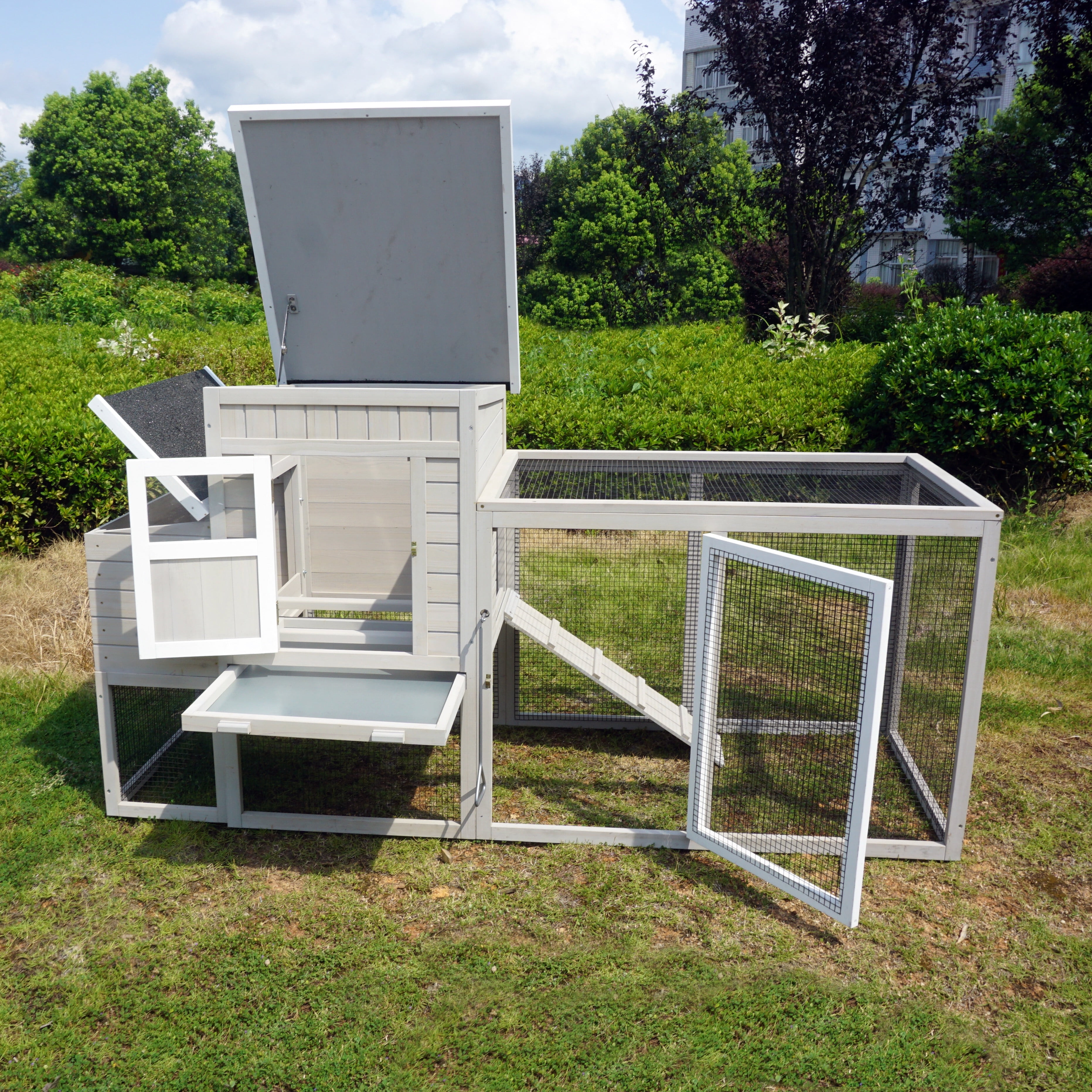 Farmhouse Luxury Wooden Chicken Coop with Integrated Run and Nesting Boxes
