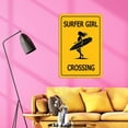 thumbnail image 3 of Letrero metálico keowhsf Surfer Girl Crossing, 20 x 30 cm, 3 of 7