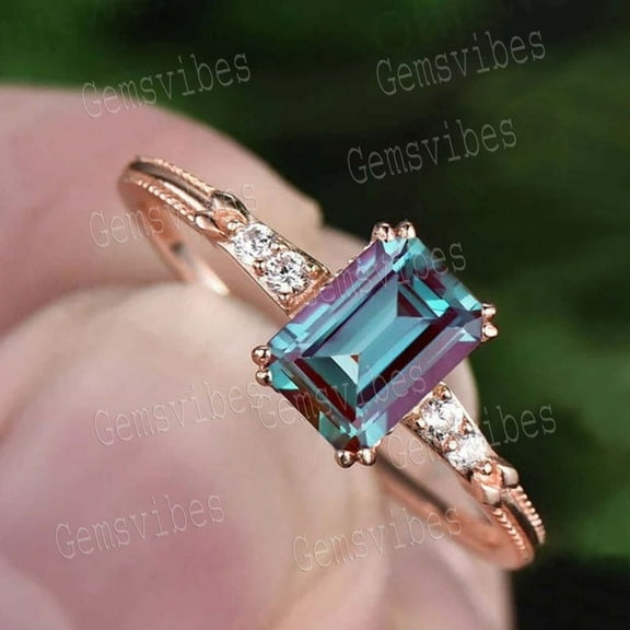 Vintage Alexandrite Ring 925 Sterling Silver Minimalist Halo Ring Anniversary Gift For Women Elegant Dainty Ring Emerald Cut Gemstone Ring