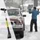 thumbnail image 1 of Cepillo extensible 3 en 1 y rascador de hielo para parabrisas de coche con pértiga retráctil y cabeza desmontable - Herramienta de retirada de nieve en invierno, 1 of 6