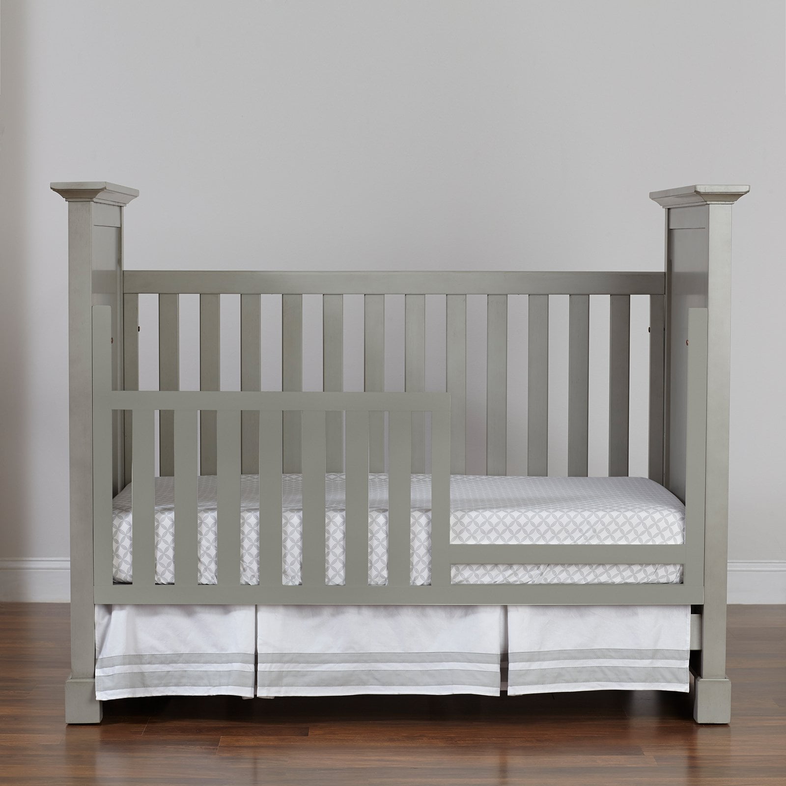 Centennial Chesapeake Classic 3 In 1 Convertible Crib Gray