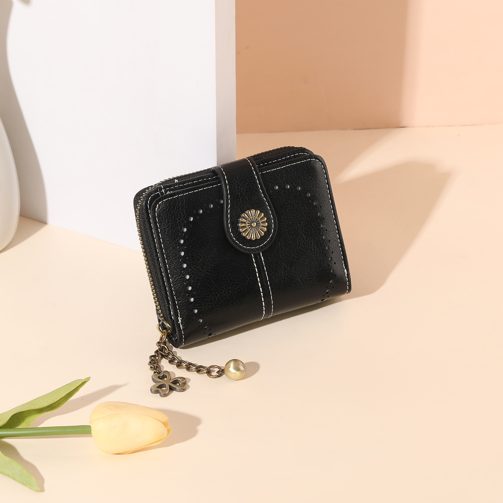 GOIACII Womens Small Leather Bifold Wallet photo 8