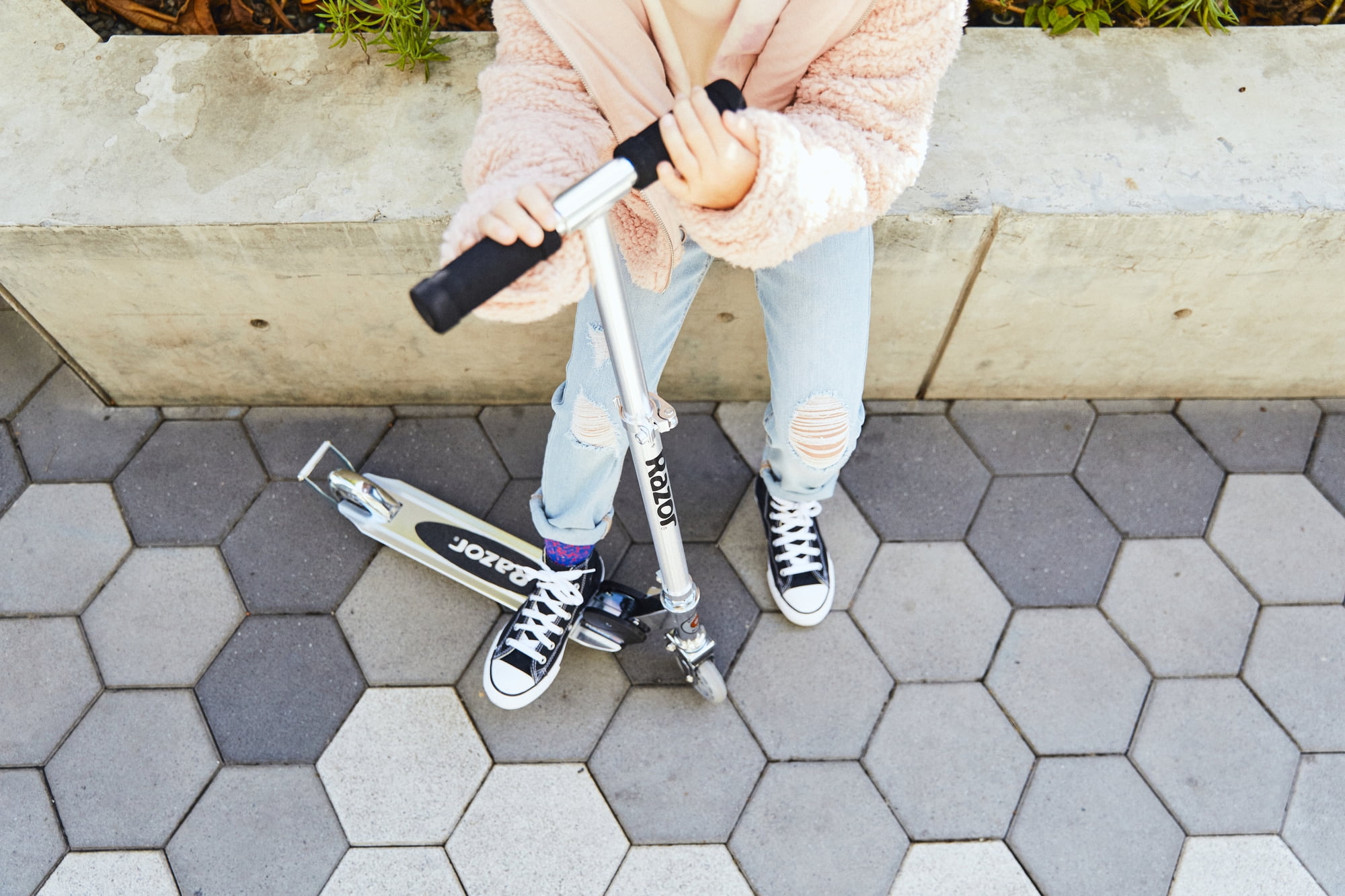 Razor A2 Folding Kick Scooter – Clear/Black, Wheelie Bar, Lightweight, for Child Ages 5+, Unisex