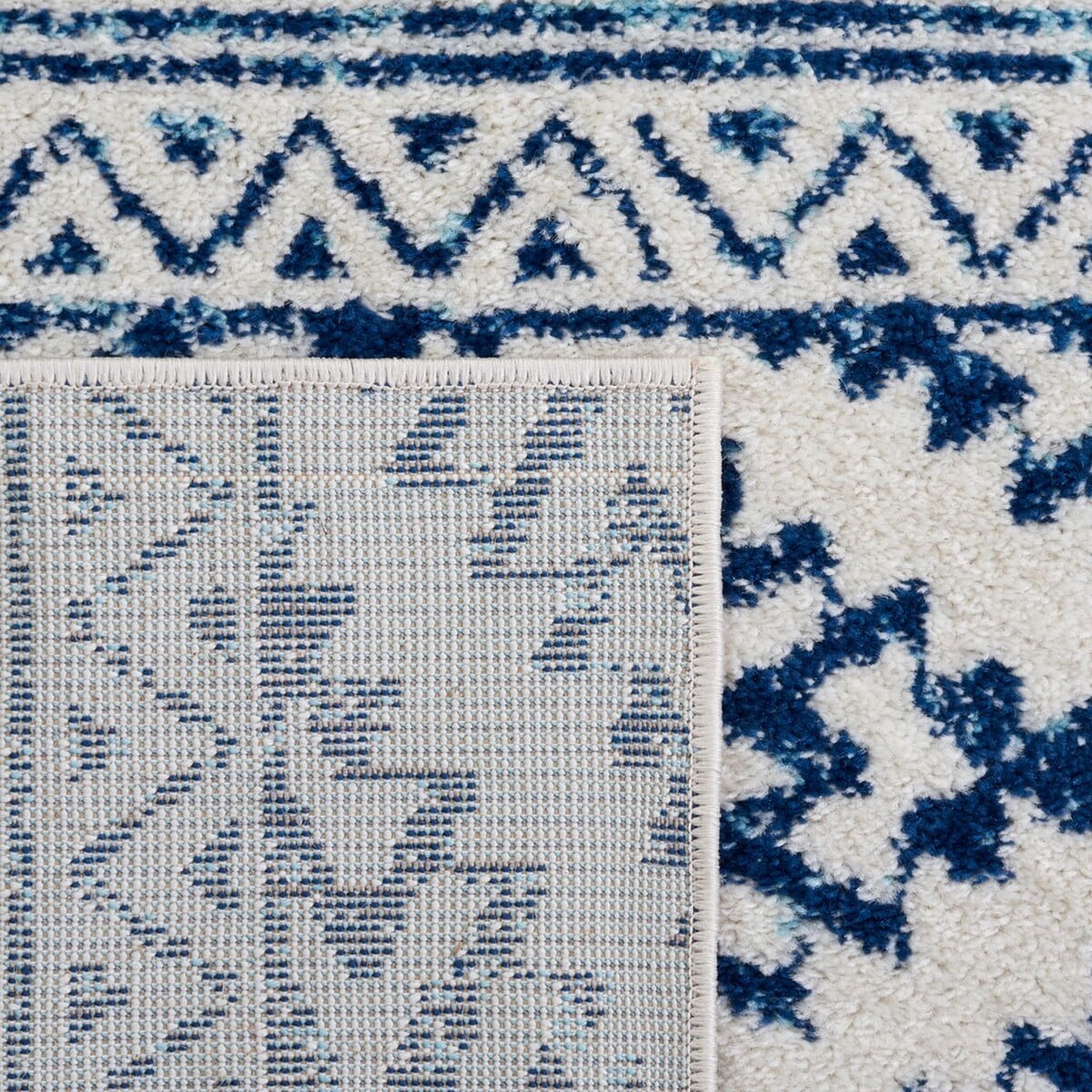 SAFAVIEH Tulum Lakisha Distressed Southwestern Area Rug, 8' x 10', Ivory/Navy