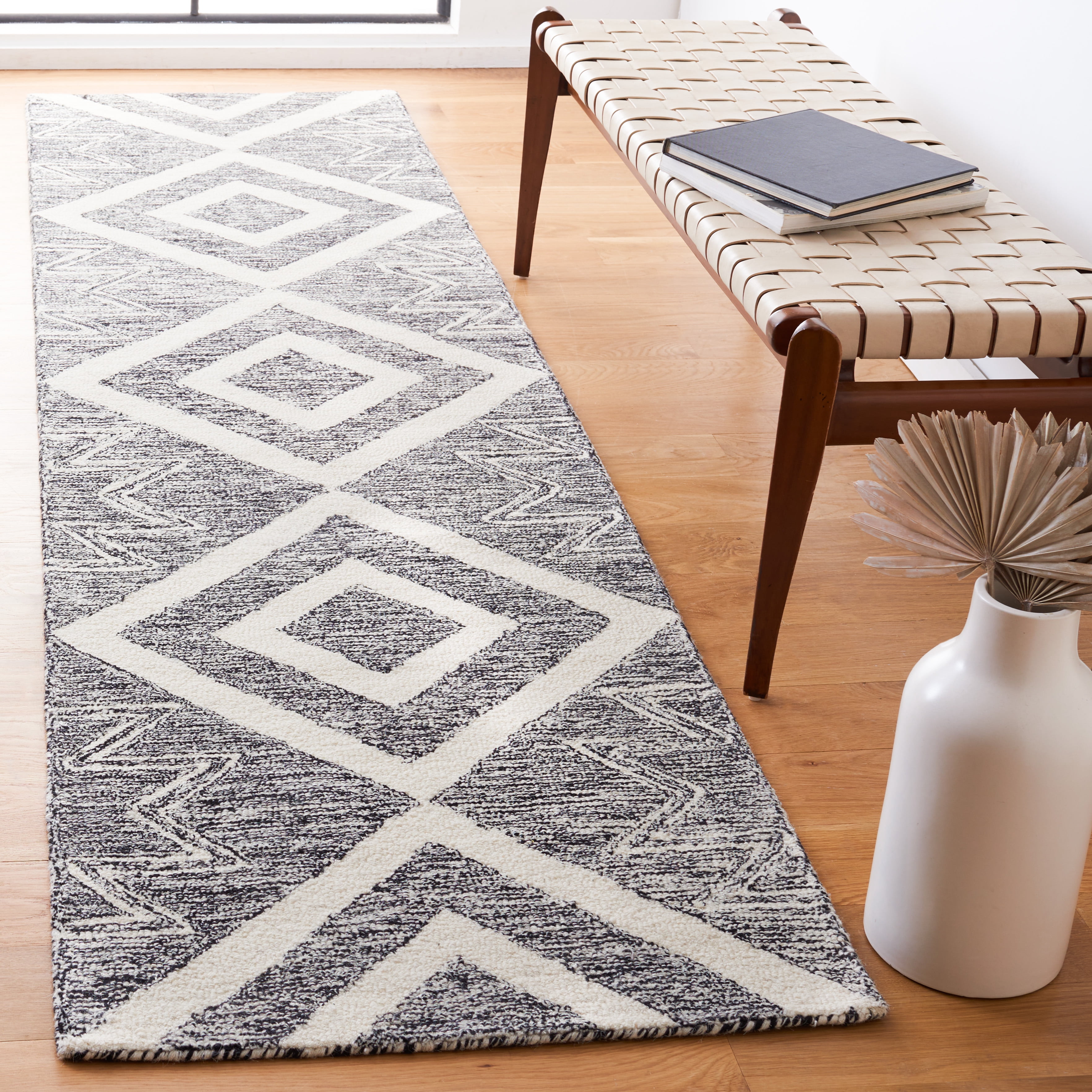 SAFAVIEH Metro Jaimie Southwestern Runner Rug, Ivory/Black, 2'3" x 9'