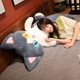 thumbnail image 2 of 1pc 50-135cm Kawaii alienígena juguete de peluche de gato cojín encantadora cola de tiburón almohada suave regalo de cumpleaños para niños, 2 of 5