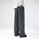 thumbnail image 4 of Pantalones cargo de poliéster con laminación lateral y cordón ajustable de color liso para hombre, 4 of 5
