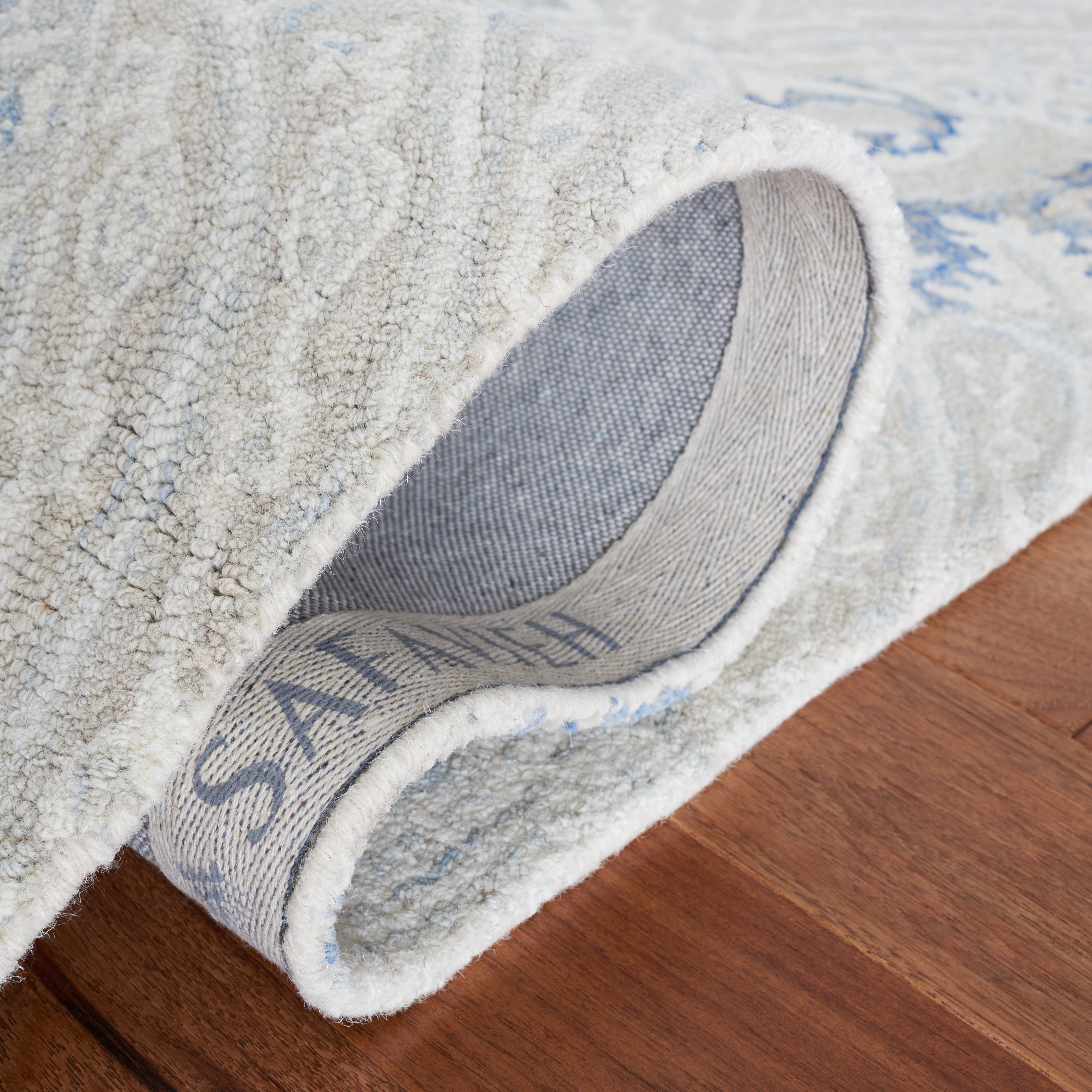 SAFAVIEH Micro-Loop Deziree Floral Runner Rug, Blue/Ivory, 2'3" x 5'