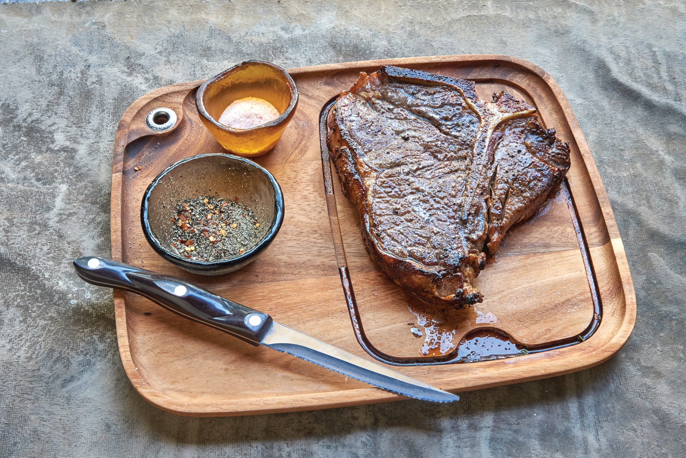 Ironwood Gourmet Fort Worth Steak Plate with Juice Channel, Acacia Wood, 11" x 13" x 0.75" Steak Cutting Board