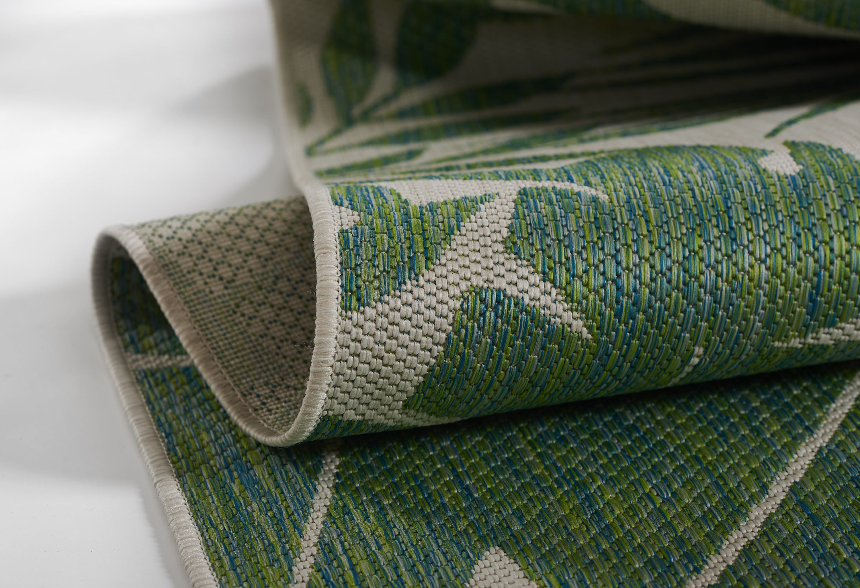 Novogratz by Momeni Villa Salerno Green Indoor Outdoor Rug 6'7" X 9'6"
