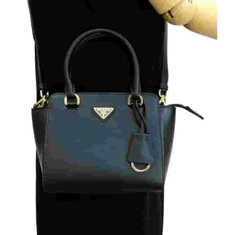 ★TOUT Y EST★ AVIS Saffiano Triangle Logo Satchel Bag HO1A3 Prada Triangle Logo Black Saffiano Lux Leather Crossbody