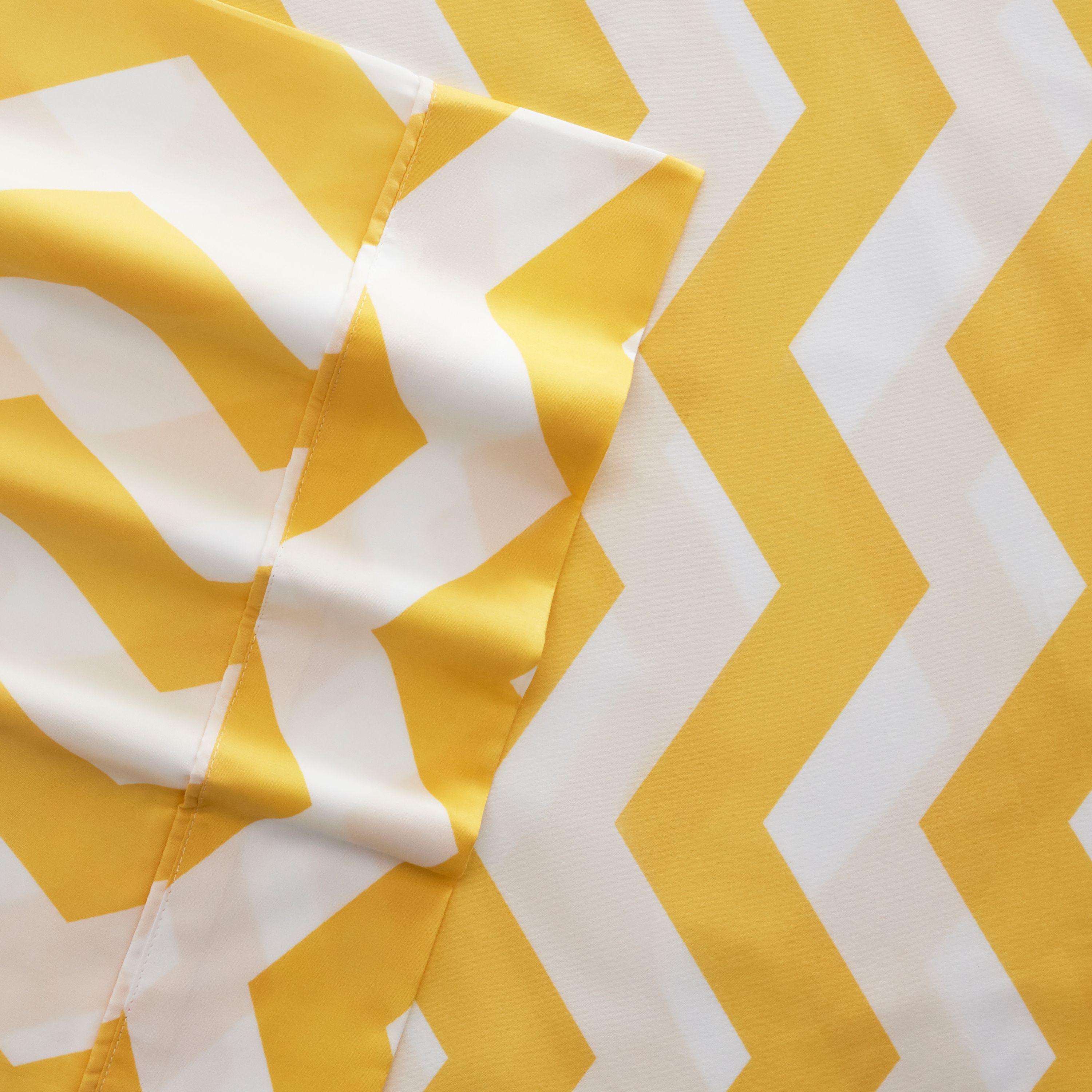 Noble Linens 4 Piece Pattern Microfiber Bed Sheets Set, Yellow Arrow, Queen